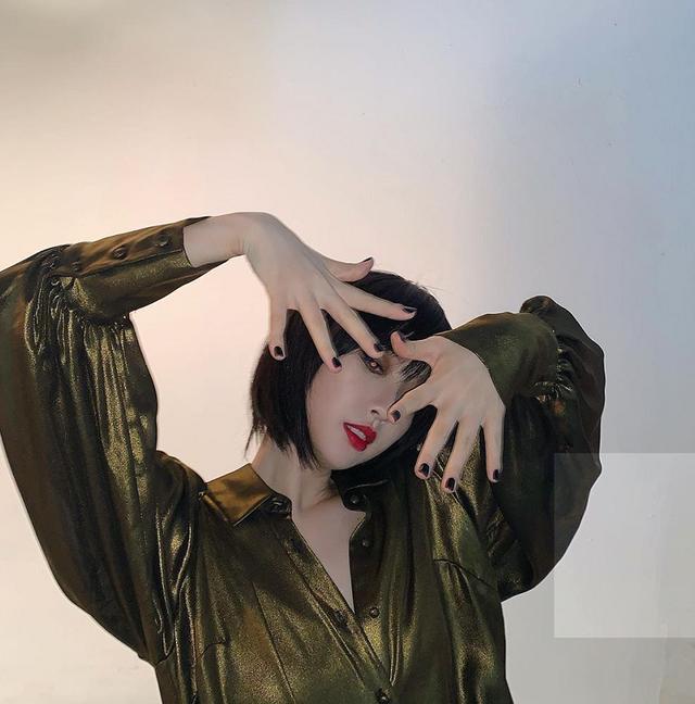 虞书欣为什么一直是长发？看了她的超短发后，这不是同一个人吧