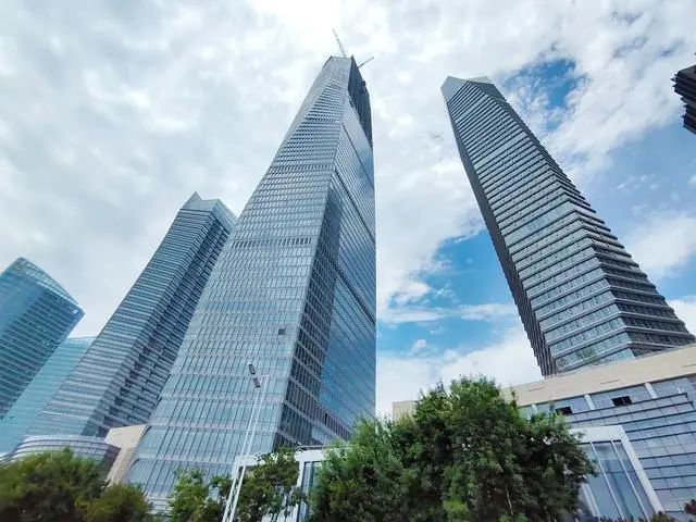 山东第一高楼——369米的青岛海天中心正式运营