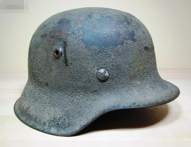 二战德国士兵头盔伪装及功能介绍,看样式不像那个时代的产物