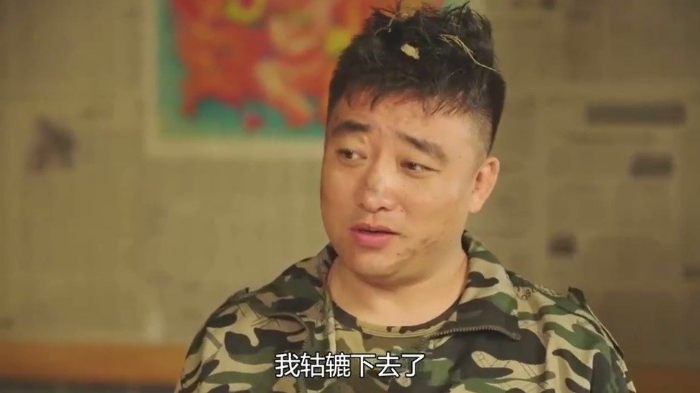 《乡村爱情》"星二代"董洋片场照曝光,摘掉眼镜成村里
