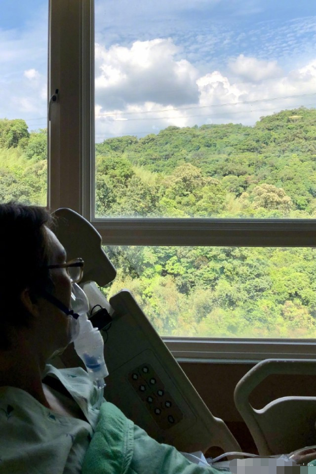 林志炫生病暴瘦后晒照举铁健身，“筷子腿”太抢镜，直言要增肥！