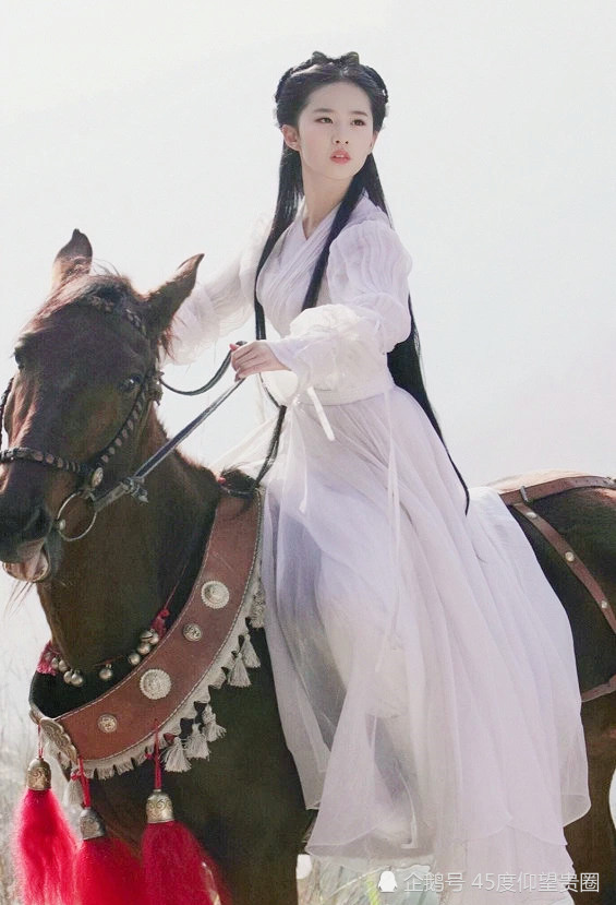 7位女明星古装骑马照大比拼,刘亦菲仙女本仙,彭小苒红衣美艳
