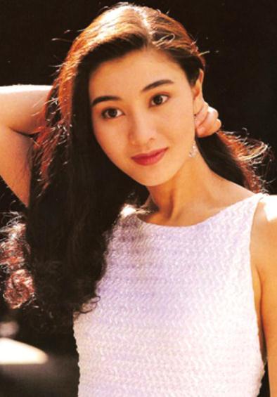50岁李嘉欣剪空气刘海，不减龄反显老，意外暴露致命缺点