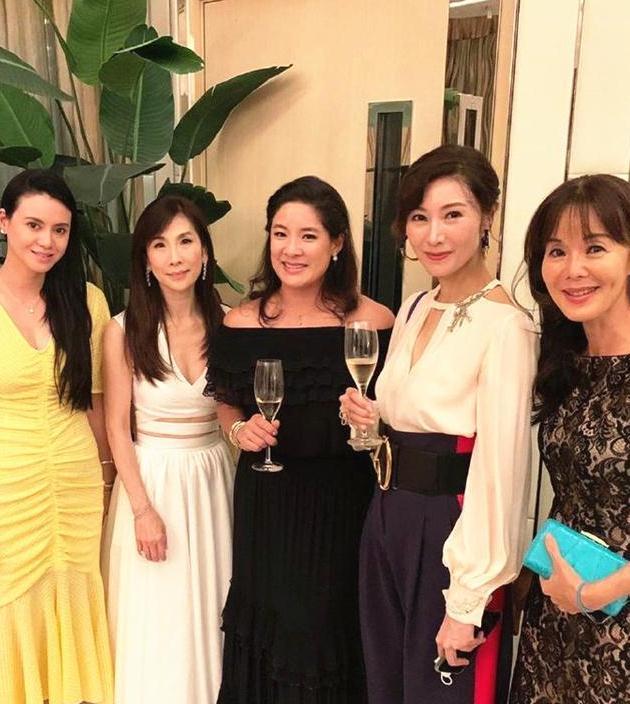50岁李嘉欣剪空气刘海，不减龄反显老，意外暴露致命缺点
