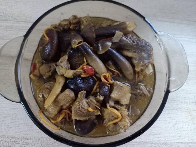 雨季来临,来一锅鲜菌老鸭汤,鲜掉眉毛,我家隔三差五来