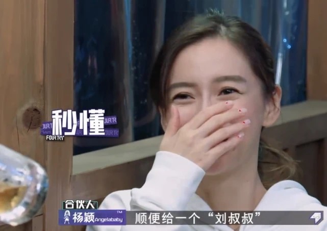 喜欢“无痕美甲”的3位女明星，明明很贵却像没做过，贫穷限制我的想象