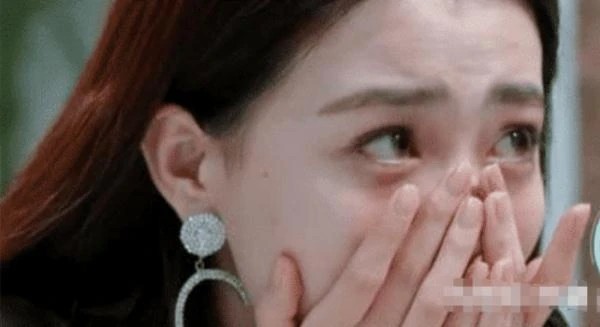 喜欢“无痕美甲”的3位女明星，明明很贵却像没做过，贫穷限制我的想象