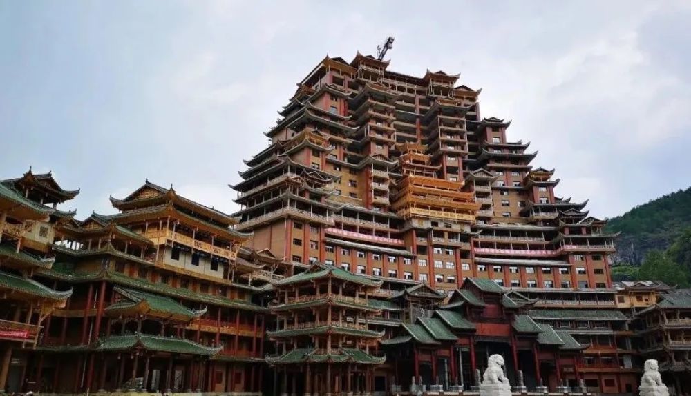 独山县的魔幻建筑如何烧掉了400亿?