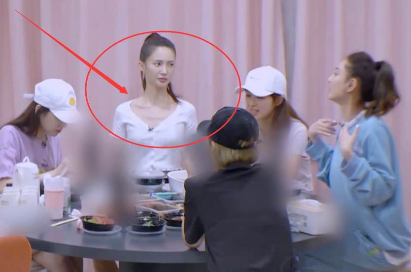 原来脖子真的可以手动拉长，看到金晨现场教学的动作，后悔没有早点做