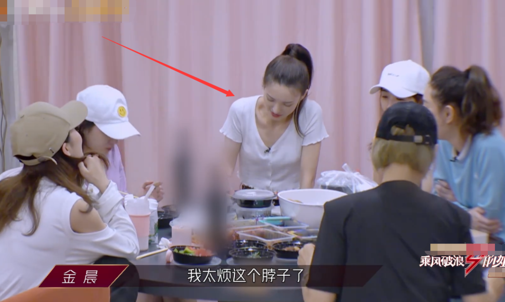 原来脖子真的可以手动拉长，看到金晨现场教学的动作，后悔没有早点做