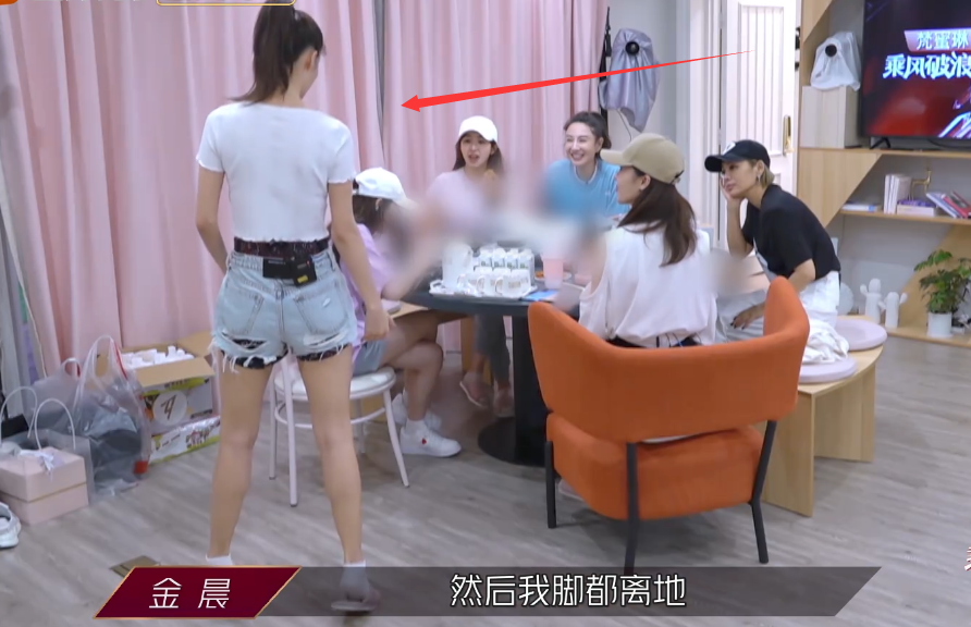 原来脖子真的可以手动拉长，看到金晨现场教学的动作，后悔没有早点做