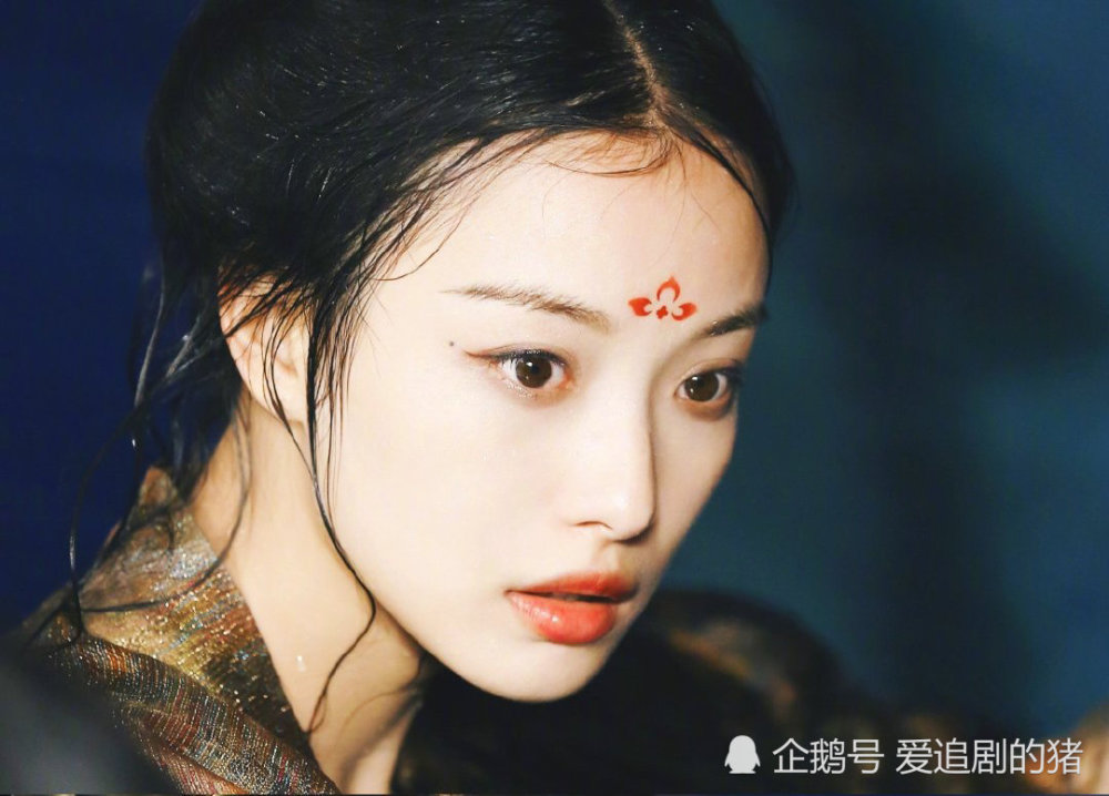女星古装花钿造型,倪妮冷艳,刘诗诗精致,迪丽热巴灵气