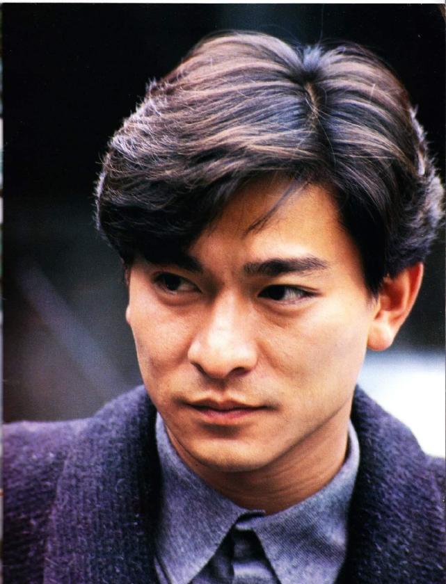 59岁刘德华现身容貌大变,镜头拉近眼眶湿润了,他真的