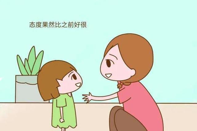 蹲下来和孩子说话,孩子能够更好地观察到你的表情,理解你的用心,从而