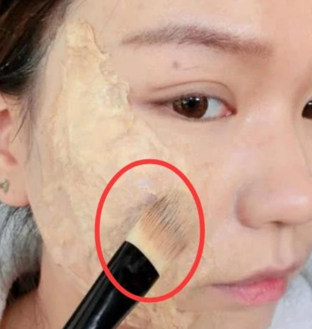 学生最喜欢的“垃圾”化妆品，9.9口红不算啥，第3简直在“毁脸”