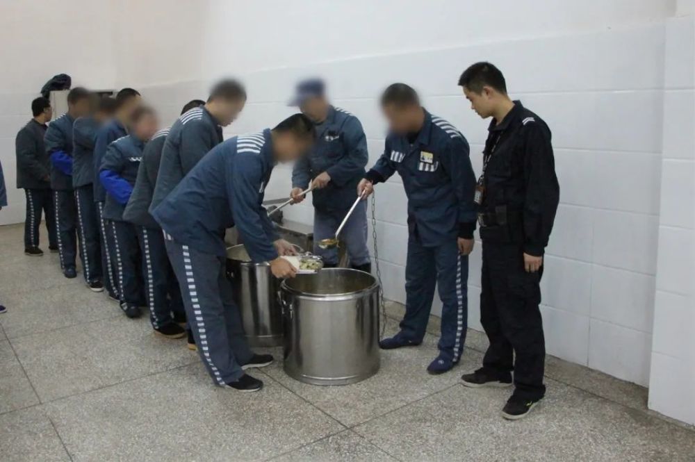 前段时间 有人留言要小编盘一盘 坐牢的痛苦有哪些 假如,这几类人坐牢