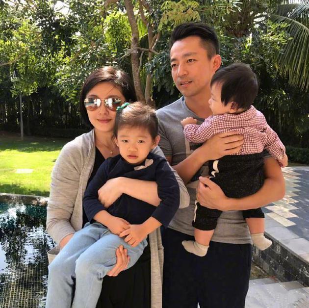 大S又胖回来了，还剪了这要命的短发，一股子大妈味！