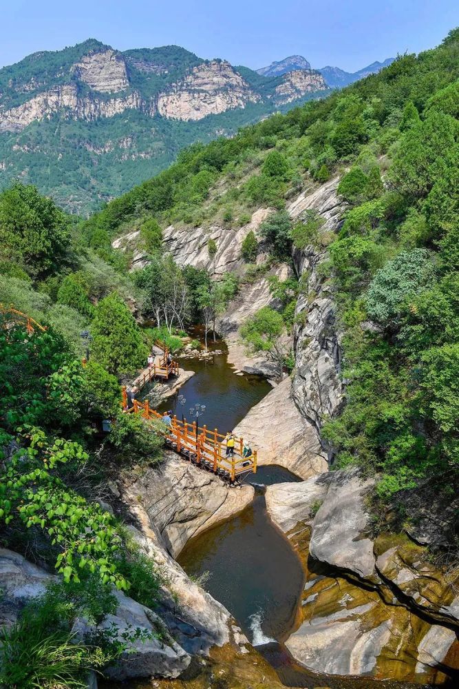 清凉谷风景区位于云蒙山北麓,地处密云石城镇西北,这里飞瀑流泉,景色