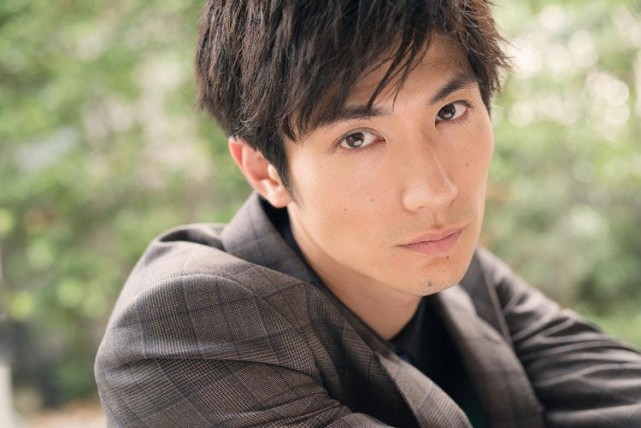 冈田准一的演技非常精湛,工作态度也很认真.
