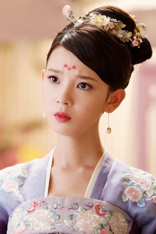 古代妆容中最精致的存在,那些惊艳了时光的花钿美人