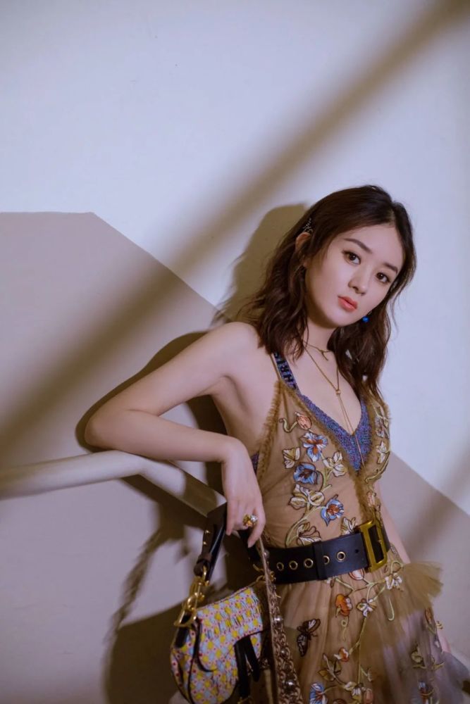 为什么现在的赵丽颖总是美到让我词穷？