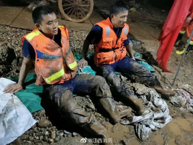 为我们乘风破浪满载"勋章"的超级英雄!