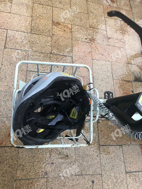 头盔是湿的!下雨天到底还怎么骑共享单车啊!