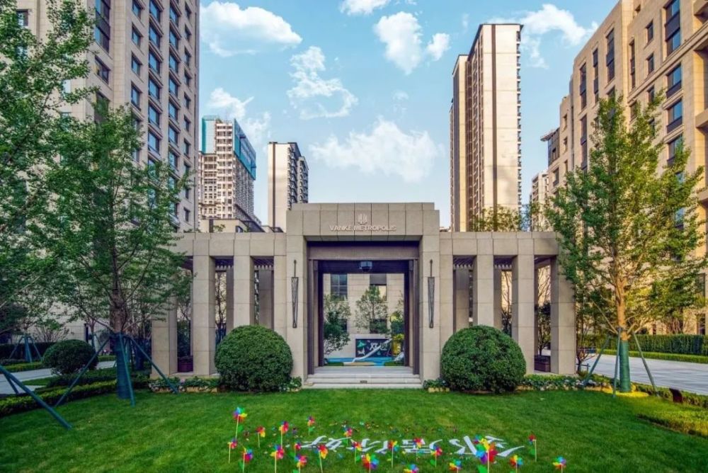 一周楼市：市中三宗地降价出让仍流拍国企加速地产业务剥离