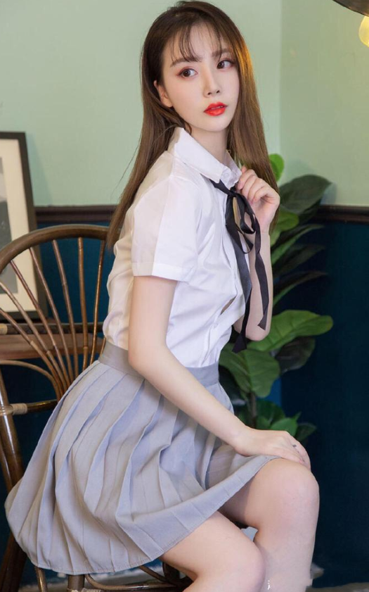 美女小姐姐身穿一身jk制服,秋水伊人,婀娜诱惑