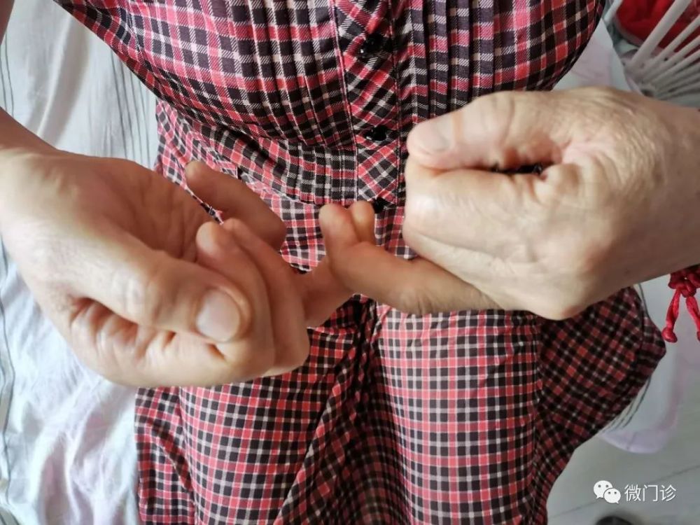 钩无名指，让元气动起来，治耳鸣、嗓子疼！古人称为钩天火