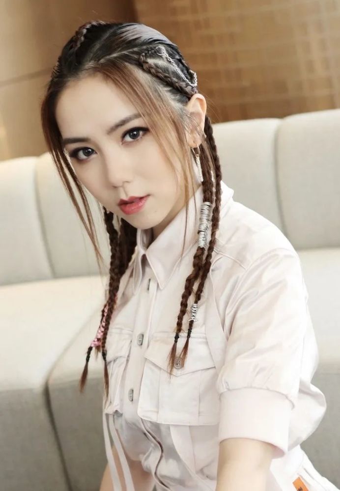 有邓紫棋的实力，才能有她“人间查错机”的底气