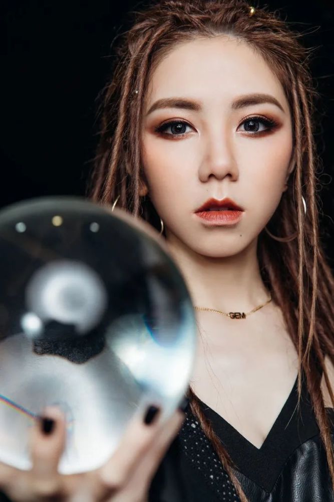 有邓紫棋的实力，才能有她“人间查错机”的底气