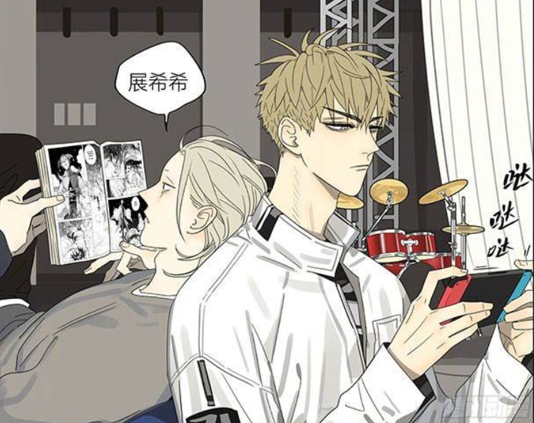 搞笑漫画:见一要一直粘着展正希,最后换来被展正希扔鞋子