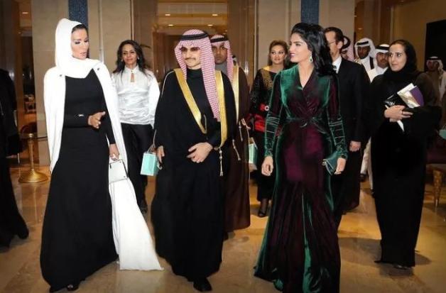 沙特前王妃:嫁大28岁王子,不戴头纱惹怒王室,离婚后嫁亿万富豪