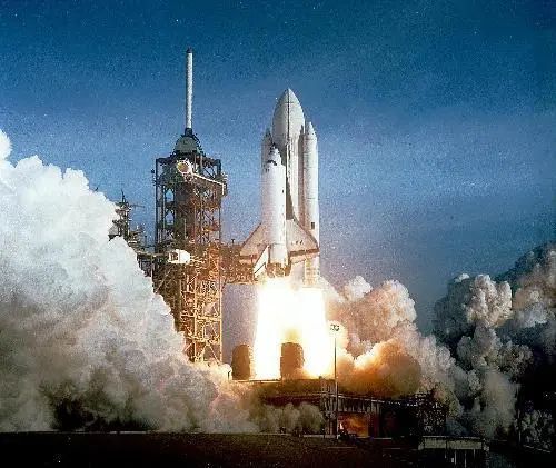 1969年——阿波罗11号宇宙飞船发射升空.