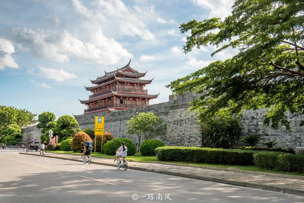 潮州标志性景观,始建于明代,是广东现存最壮观的城墙