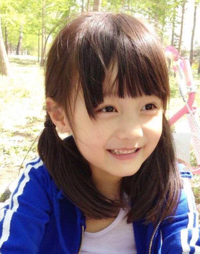 赵薇"女儿"太可爱,被网友禁止整容,如今12岁的她长成