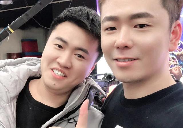 霸哥死挺乐言却被网友喷懵了，连忙道歉：这件事有这么严重吗？