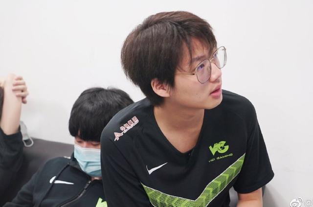 FPX小天回应乐言包子事件，明哲保身两边都不站队