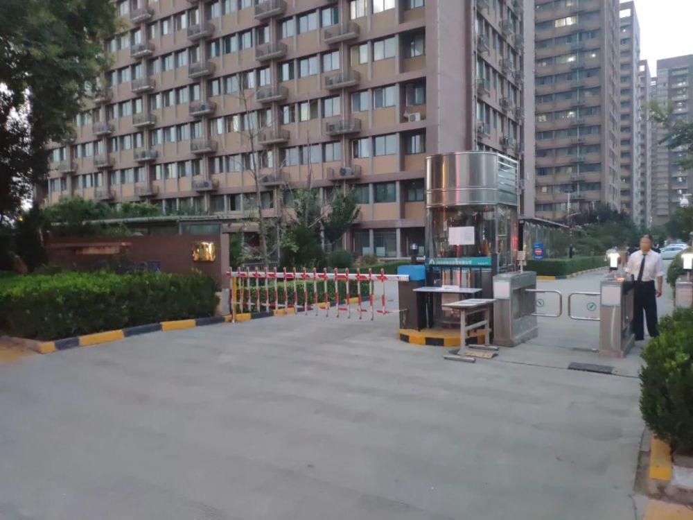尤其蓝博公寓,里面带了衣柜,桌椅等家具,基本实现拎包入住,可谓贴心