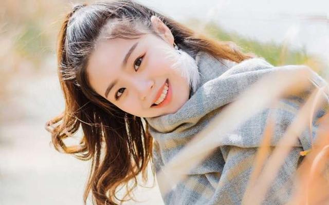 能说会道,擅长讨人欢心的三大星座女,人缘非常好,颜值