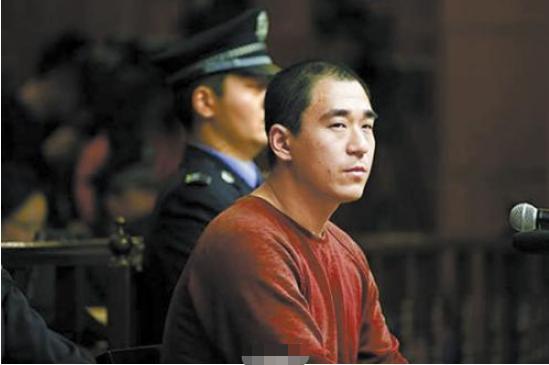 2003年,遭张国立之子张默殴打,被雪藏5年的童瑶,今活成这样