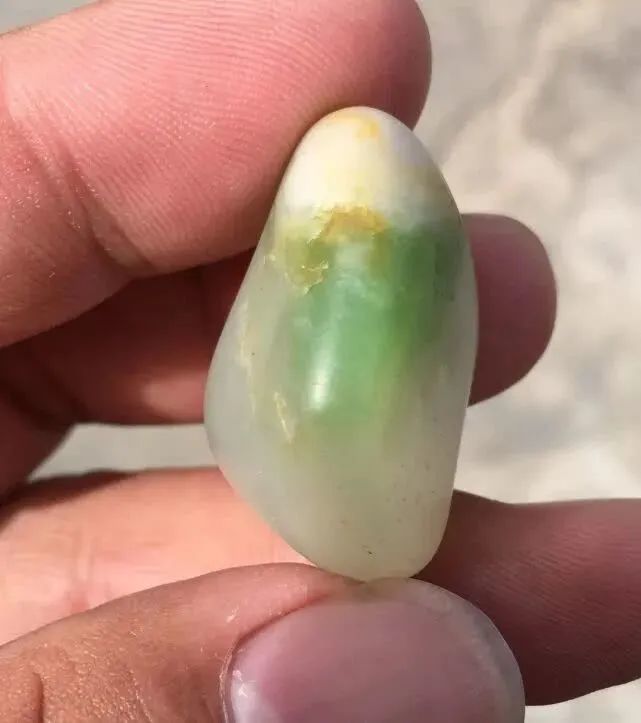 和田玉国标中的新成员—翠青玉