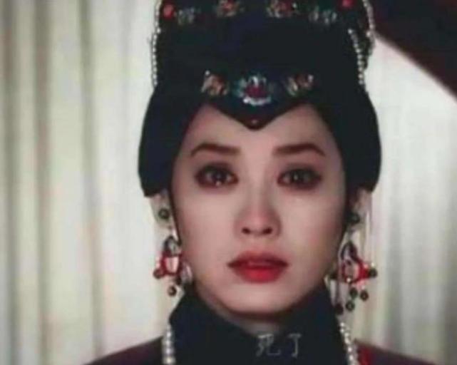 宁静自称小时候像洋娃娃,本以为是开玩笑,当看到照片
