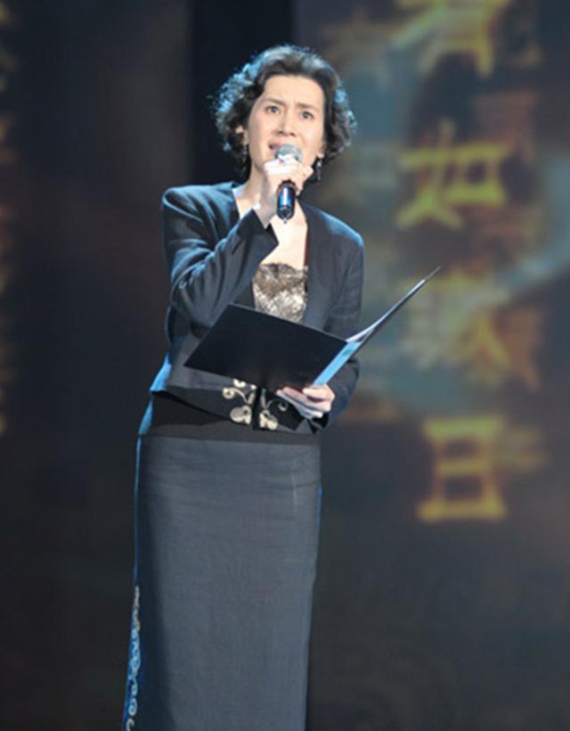享正军级待遇的国家一级演员肖雄,被老公独宠8年后离婚,今62岁无儿无
