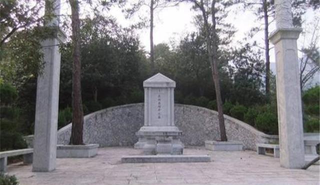 而修建这座墓地的初衷, 很大程度是因为村民认为张灵甫是个名人,对