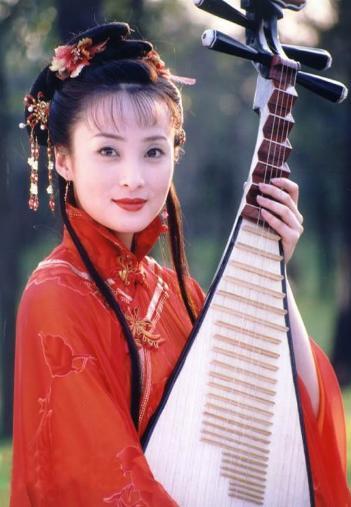 20年前的《白发魔女》,蒋勤勤惊为天人,如今45岁近照