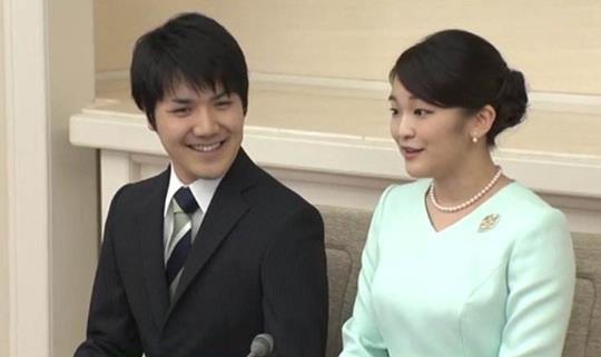 小室圭的母亲向人借钱却不肯偿还,母子俩面对皇室问询也不松口,坚持是