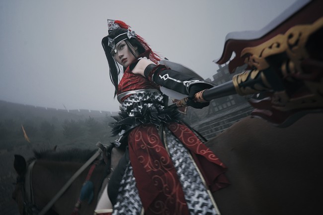 《剑侠情缘3》天策破虏军娘cosplay正片,不负铠甲,不恋红妆!