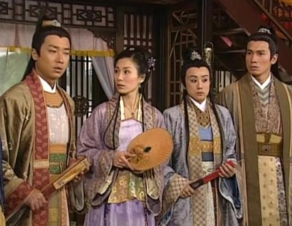能深情款款,又能在《金牌冰人》里和张可颐演一对欢喜冤家,让人捧腹.